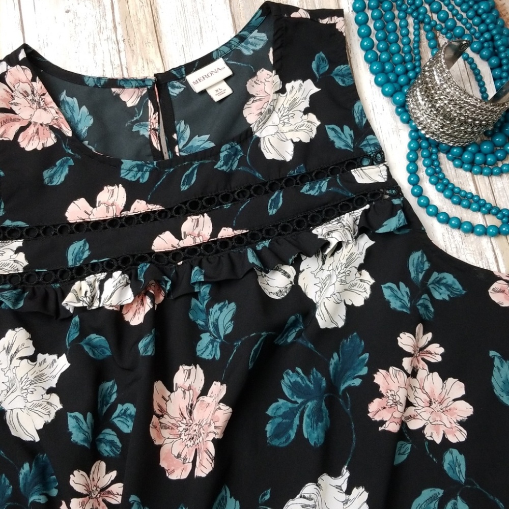 Merona Floral Top with Ruffle Detail Sz XL
